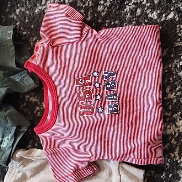 2 onsies, short outfit (never been worn), bottoms, 0-3 months - Picture 2 of 4